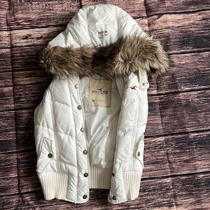 Hollister White puffy vest - M